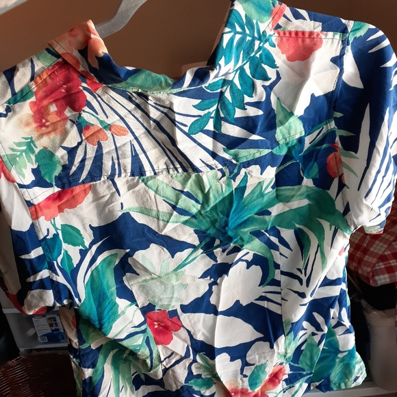 Top - Picture 2 of 3